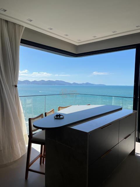 Apartamento Frente Mar, Mobiliado e Decorado 